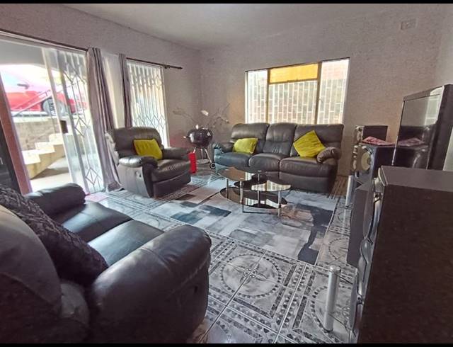 6 BEDROOM HOUSE FOR SALE IN NORTHDALE